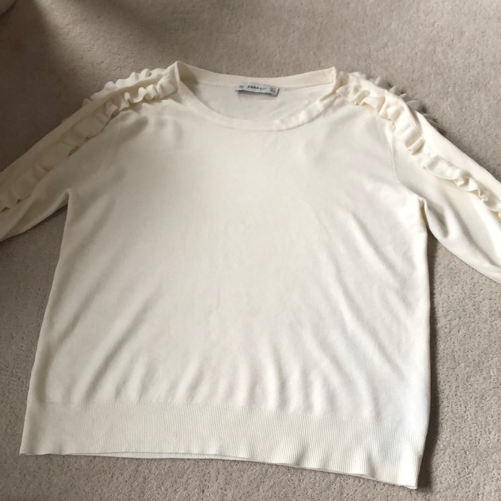 Ruffle sleeve Zara top!